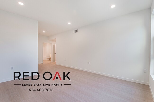 Building Photo - 856 S Gramercy Dr