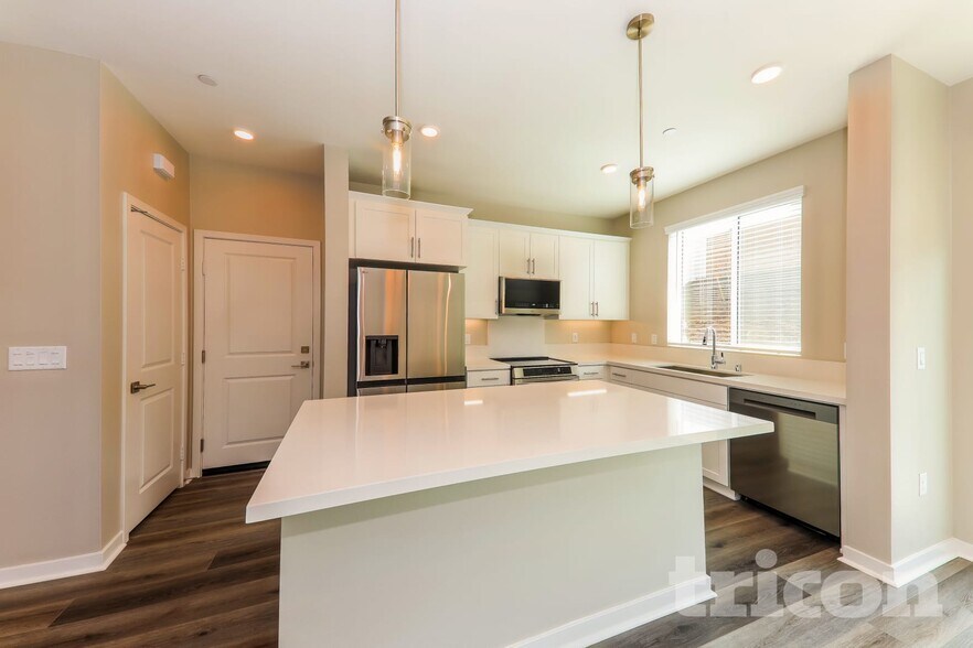 Building Photo - 1762 Taylor Ave