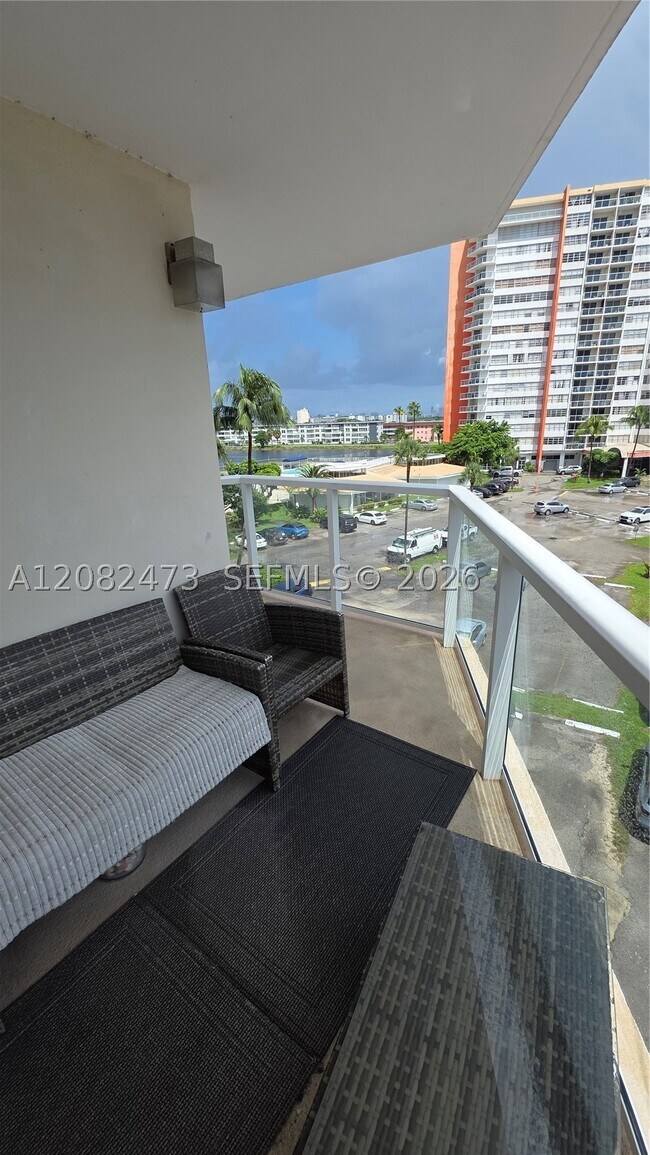 Building Photo - 1301 NE Miami Gardens Dr