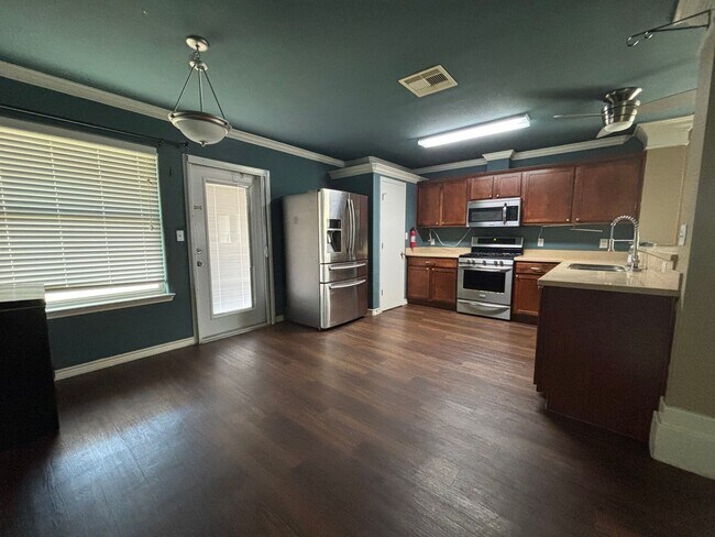 Building Photo - Charming 3BR House in Corpus Christi