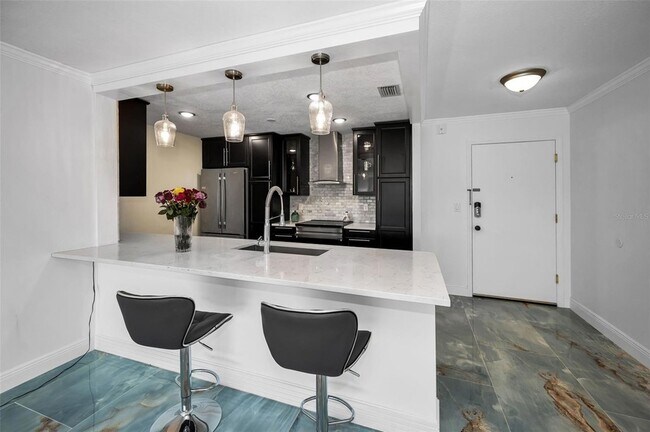 Building Photo - 100 Bluff View Dr