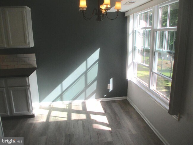Building Photo - 204 Beacon Hill Dr