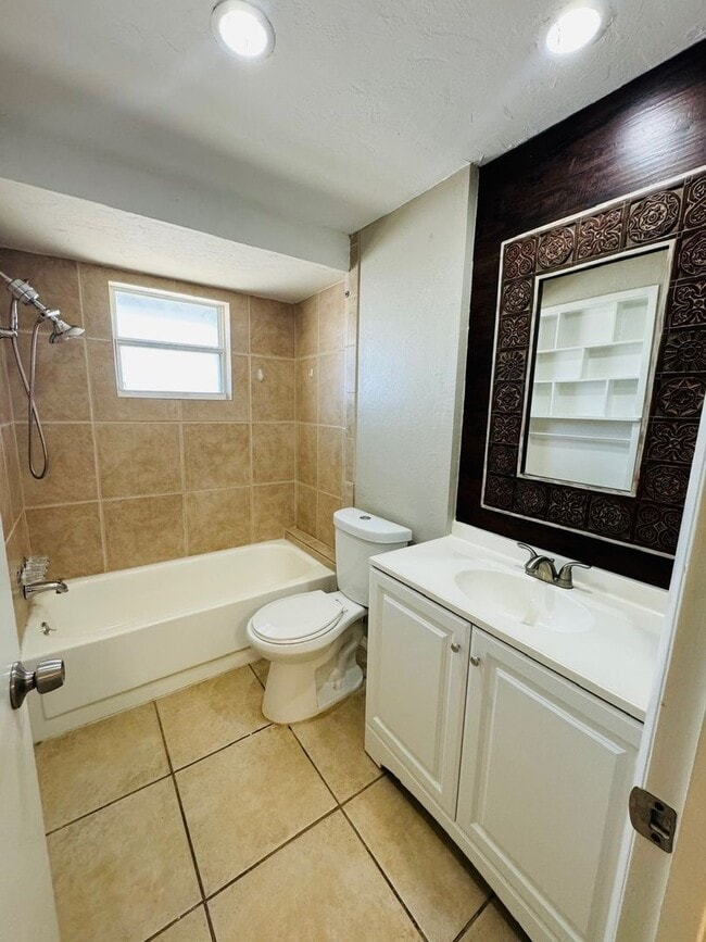 Building Photo - Spacious 2-Bed/2-Bath + Bonus Room Home fo...