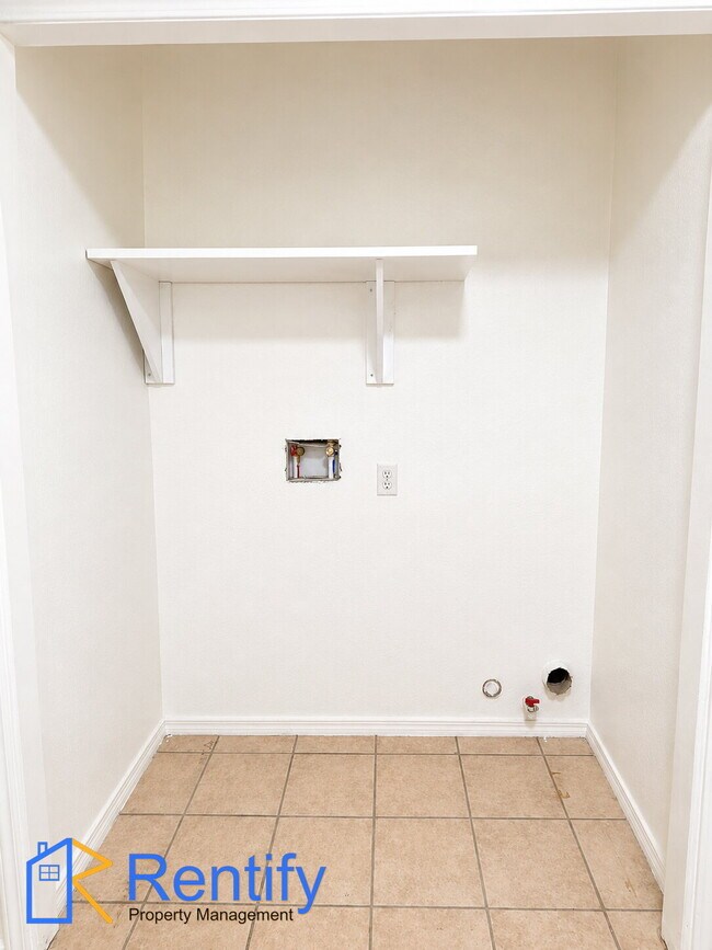 Building Photo - 3-Bed, 2-Bath in North Bakersfield – Only for $1,495