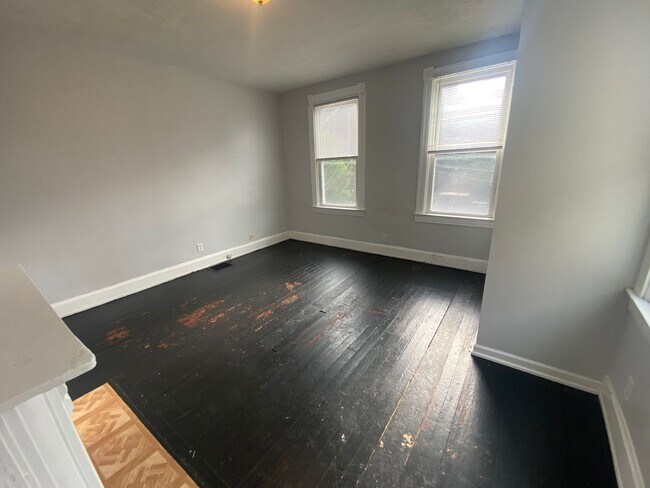 Building Photo - SPRING LEASING SPECIAL 1/2 OFF 1ST MONTHS ...