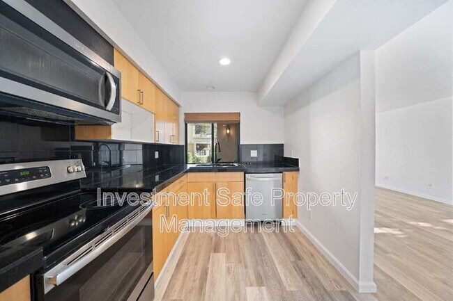 Building Photo - 5715 Baltimore Dr