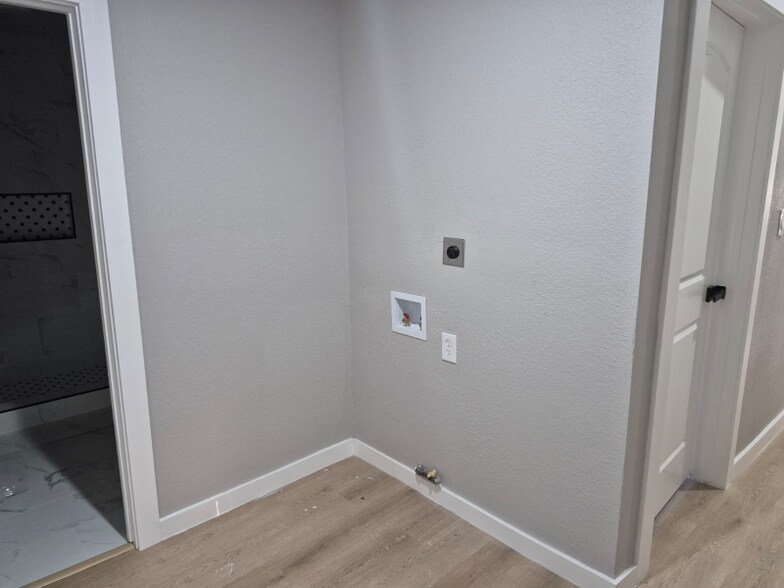 Building Photo - 2209 Gano St