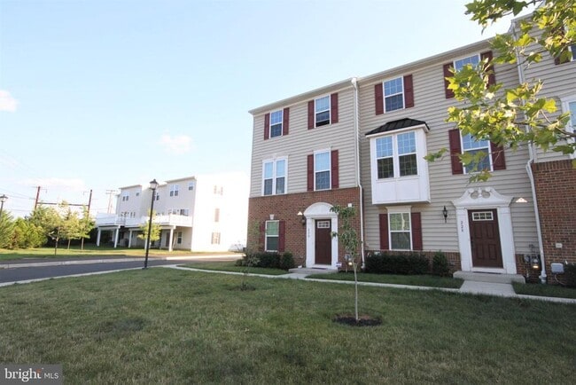 Building Photo - 228 Compass Dr