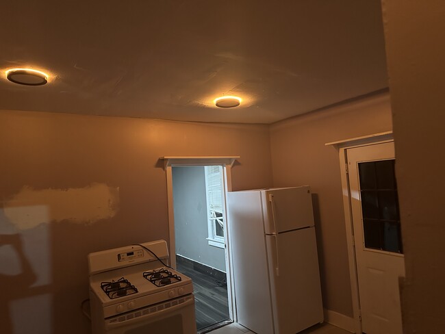 Kitchen room night mode led lights - 36 Rose Park Ave