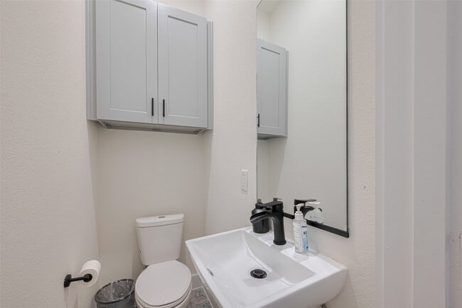 Building Photo - 2909 Nagle St