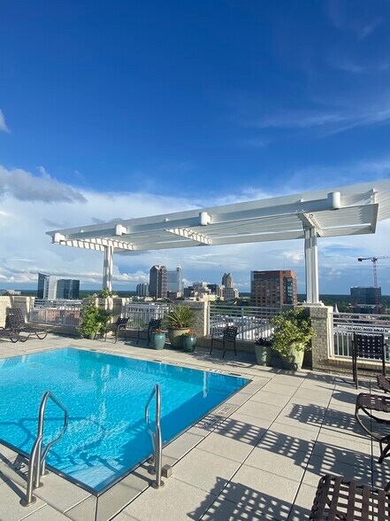 Building Photo - 400 W North St