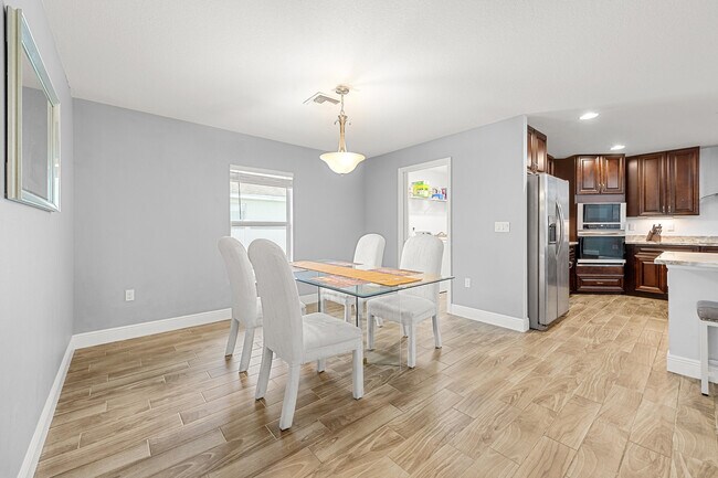 Building Photo - 1280 SW Kalevala Dr