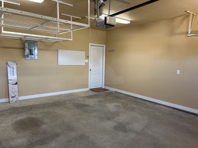 Building Photo - 203 Weeping Willow Ct