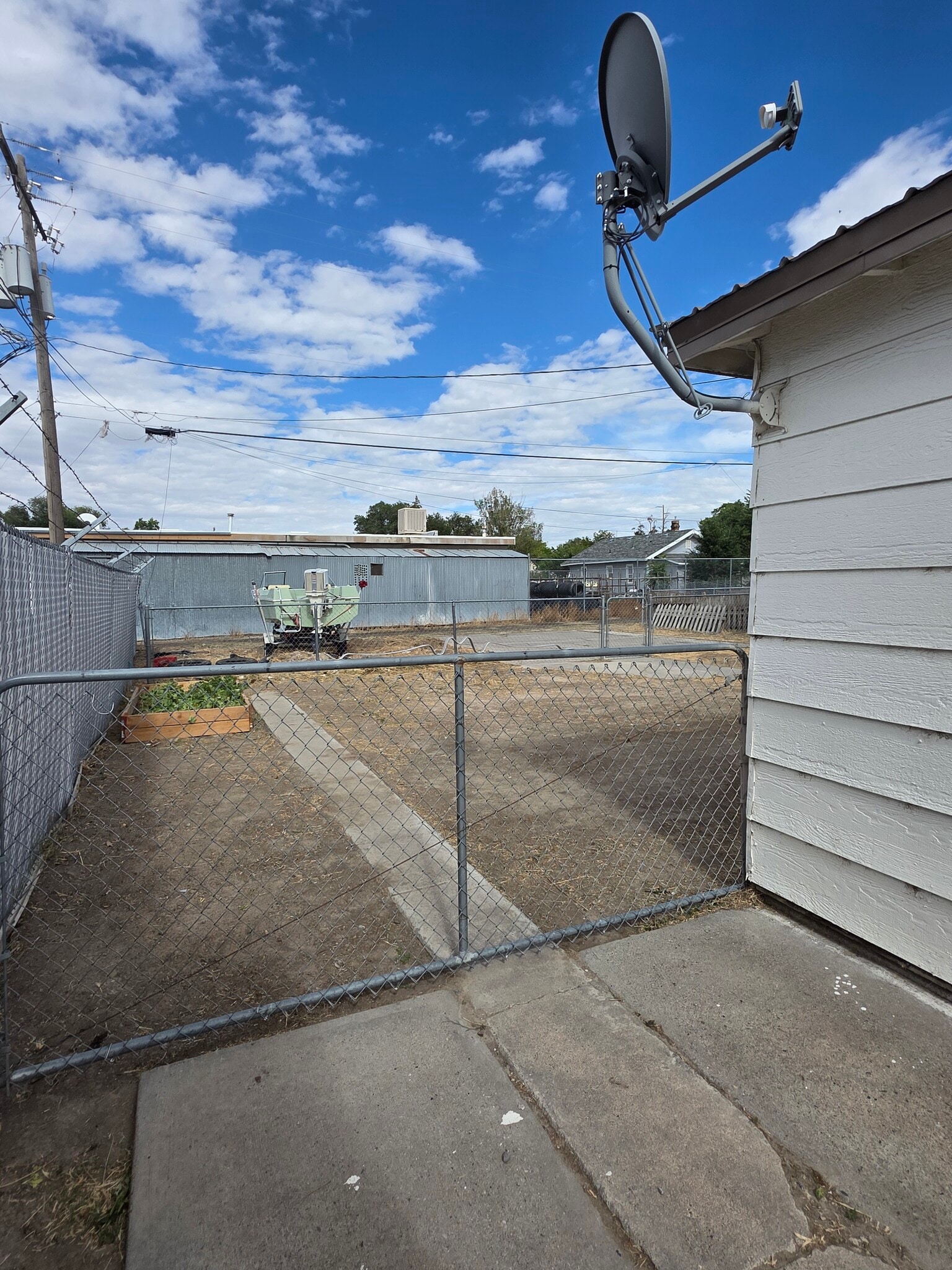 Drive-through gate to back yard with garden space - 552 5th Ave W