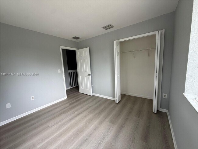 Building Photo - 2458 SE 15th Pl