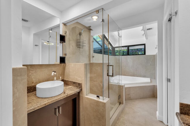 Building Photo - 2119 N 14th Terrace