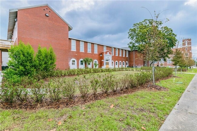 Building Photo - 1090 10th St N