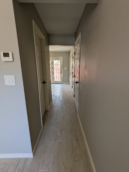 Building Photo - 114 Scofield Ave