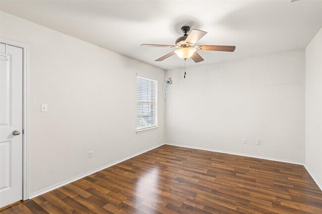 Building Photo - 3560 Pauling Loop