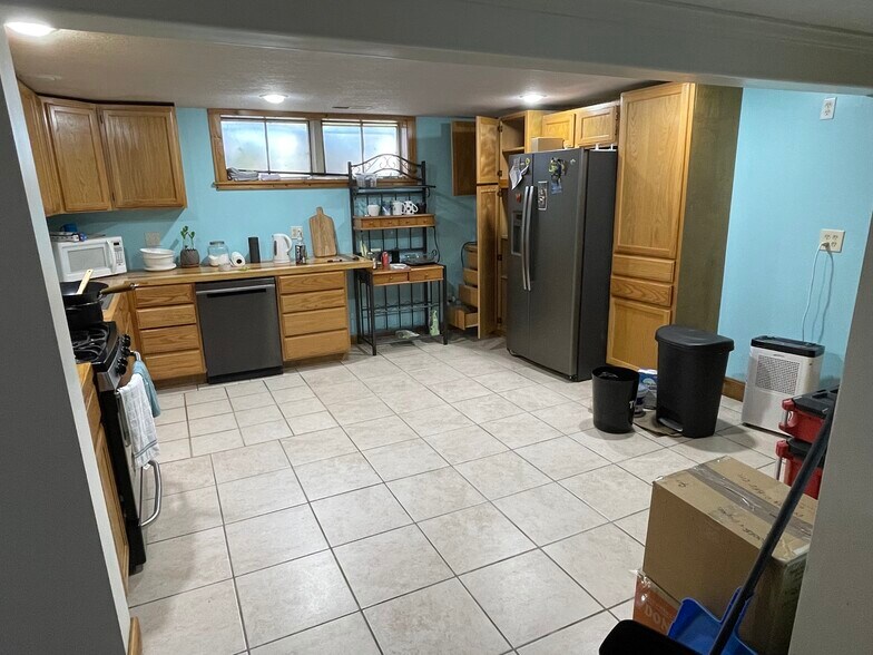 Kitchen - 738 Fir St