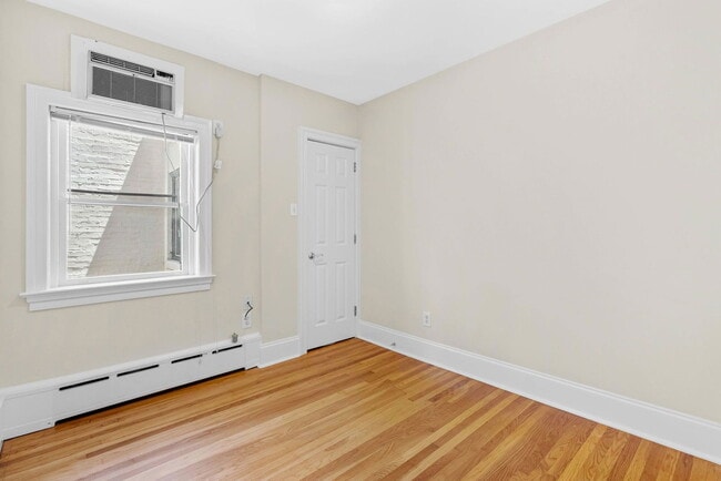 Building Photo - 1833 Spruce St