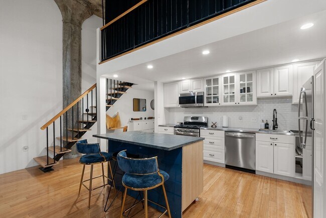 Building Photo - 156 Porter St