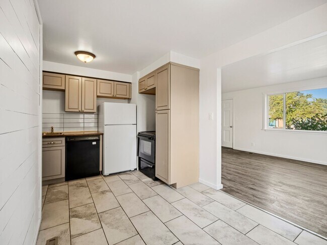 Building Photo - 6011 N Braeburn Dr