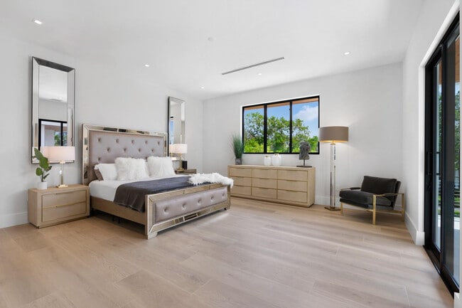 Building Photo - 1957 Harbourview Dr