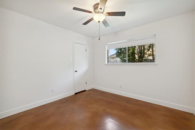 Building Photo - 7202 Squirrel Oak Cir