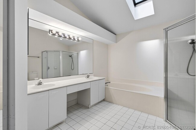 Building Photo - 5225 Brookview Dr