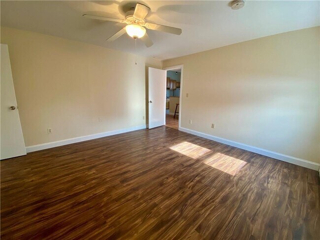 Building Photo - 16 Clearview Ave