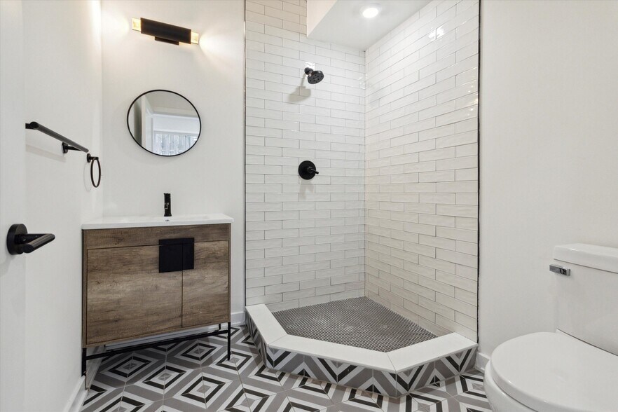 Building Photo - 1533 N Sydenham St