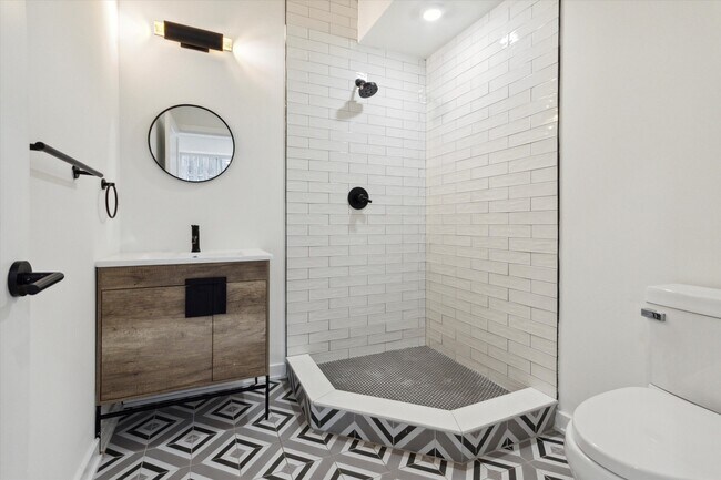 Building Photo - 1533 N Sydenham St