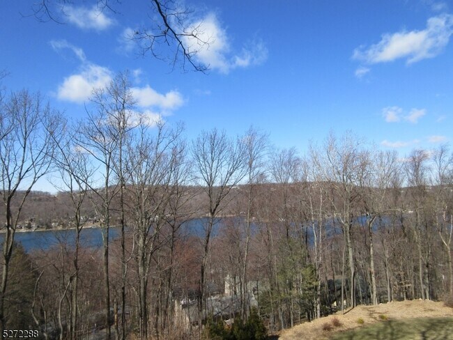 Building Photo - 416 Springbrook Trail