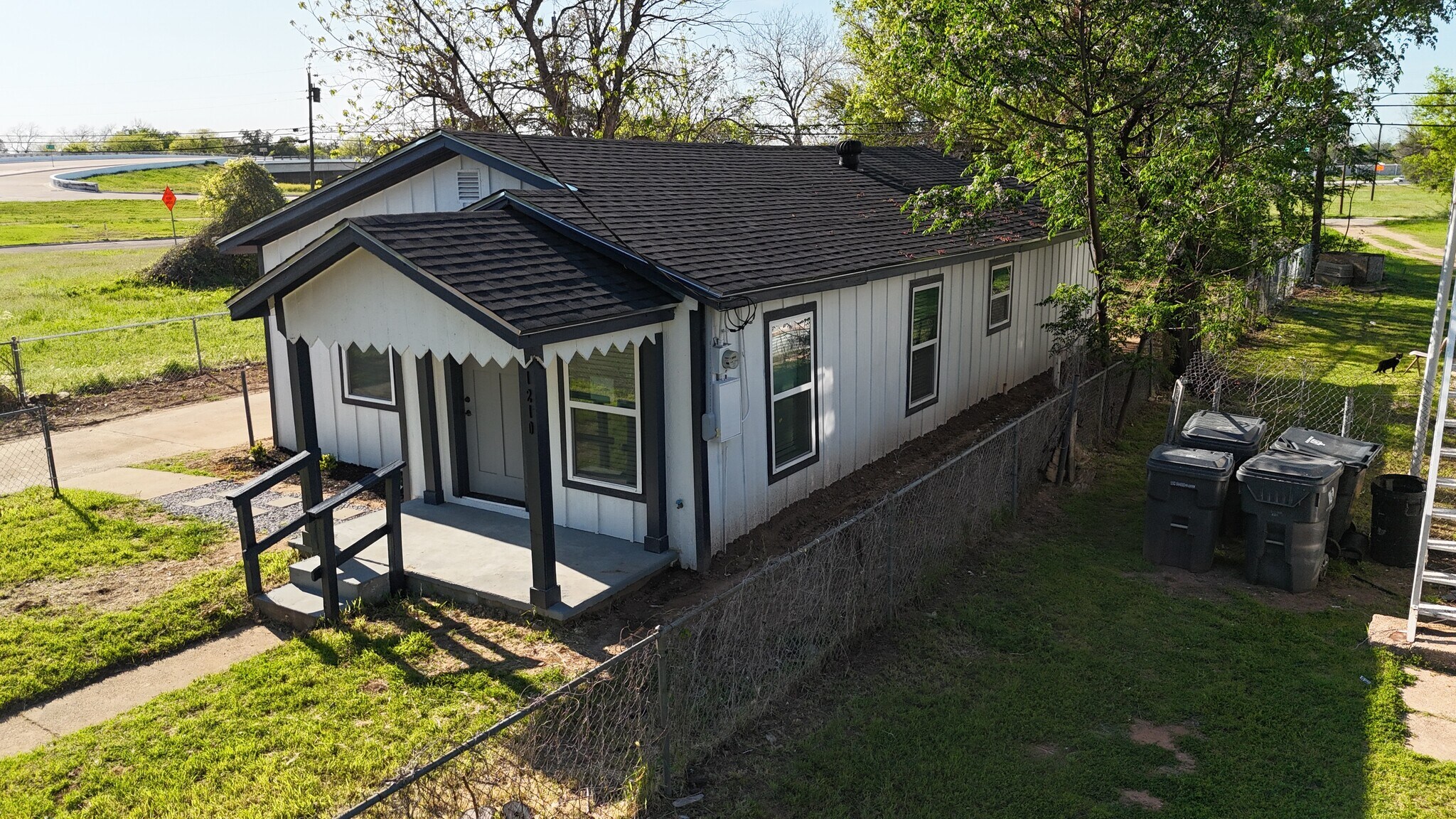 Building Photo - 1210 Southey St