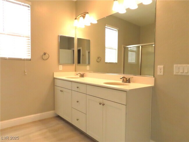 Building Photo - 2771 Alta Vista St