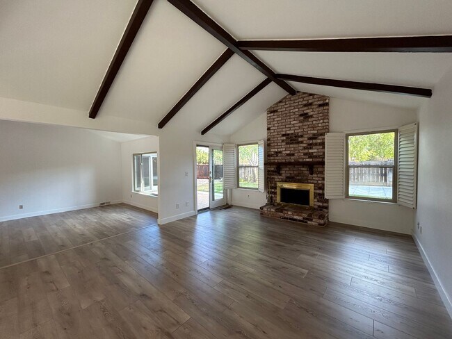 Building Photo - Spacious 4-Bedroom 2.5 Bath Single-Story H...