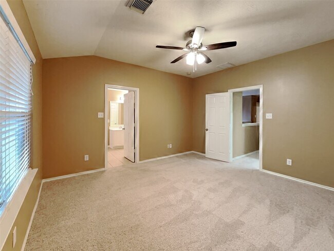 Building Photo - 6220 Stoney Creek Dr