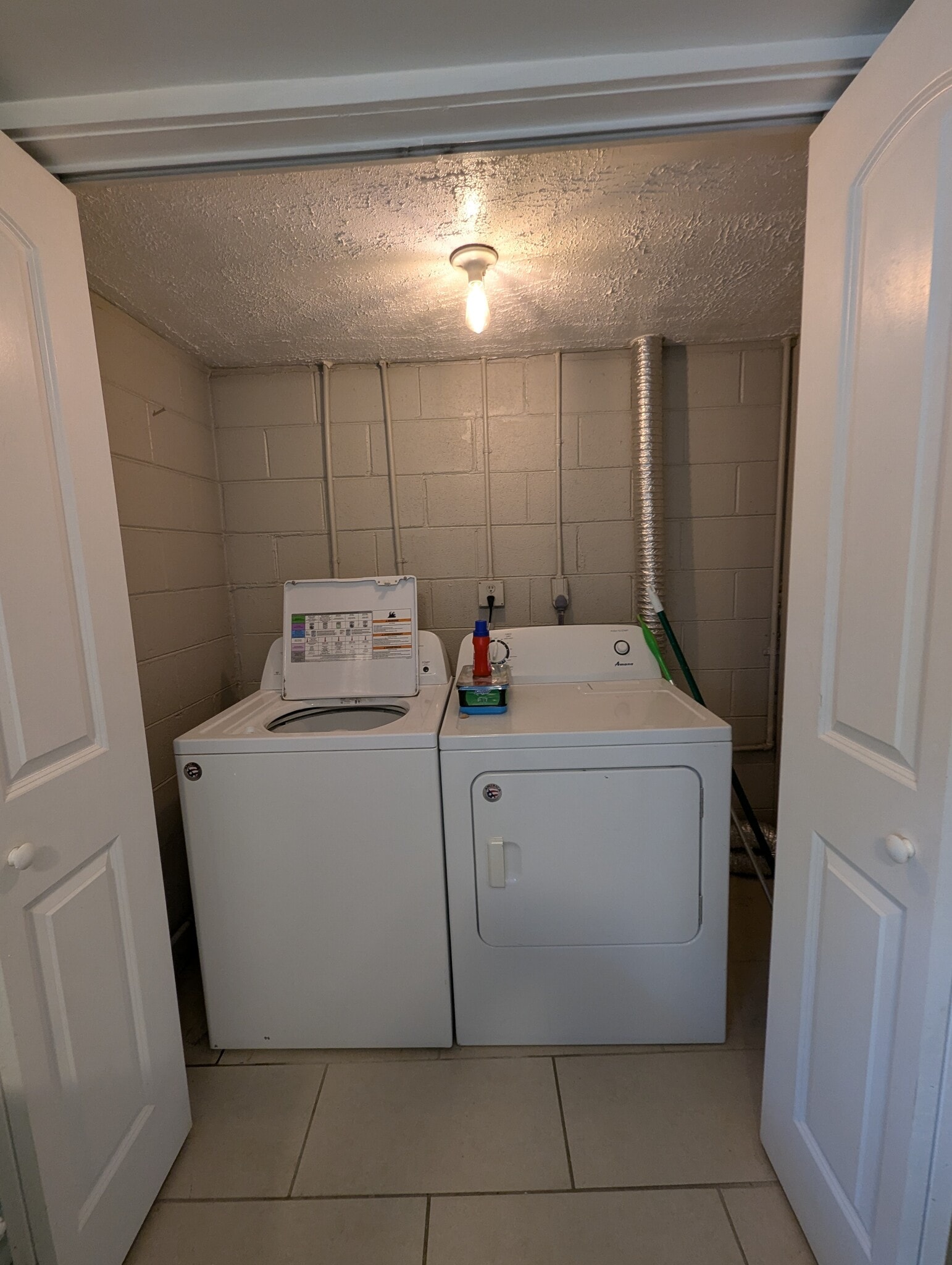 Building Photo - 1325 E 40th St