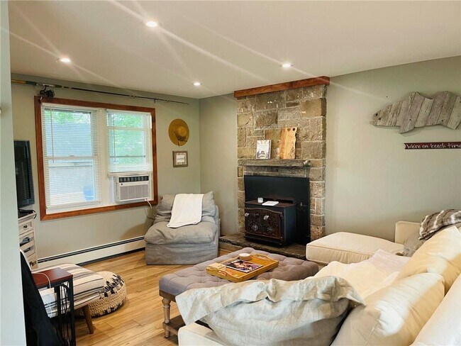 Building Photo - 3 Henley St