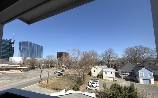 Building Photo - Fantastic Condo in South End!