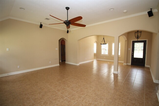 Building Photo - 1504 Glen Oaks Dr
