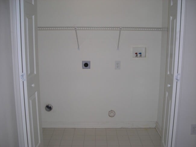 Building Photo - 131 Springwood Ln