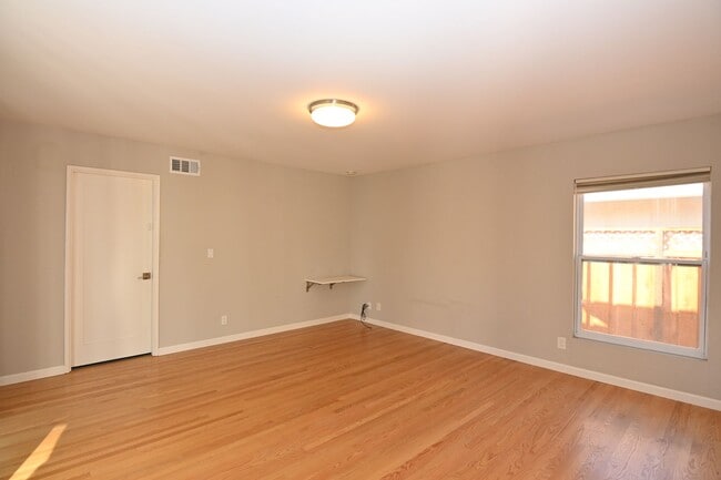 Building Photo - Updated Sunnyvale Beauty, 3/2 with AC