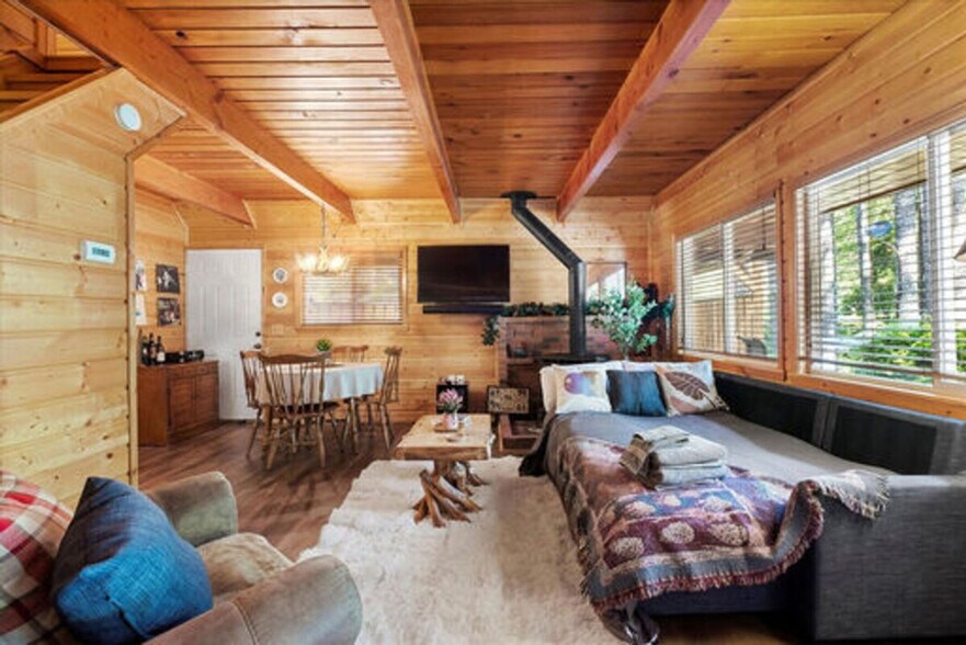 Building Photo - 321 Paradise Dr