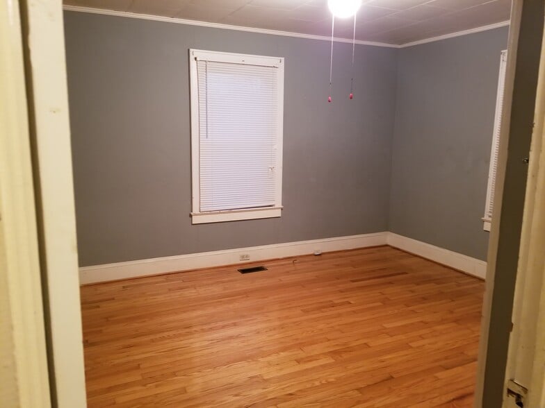 bedroom - 406 Park Ave