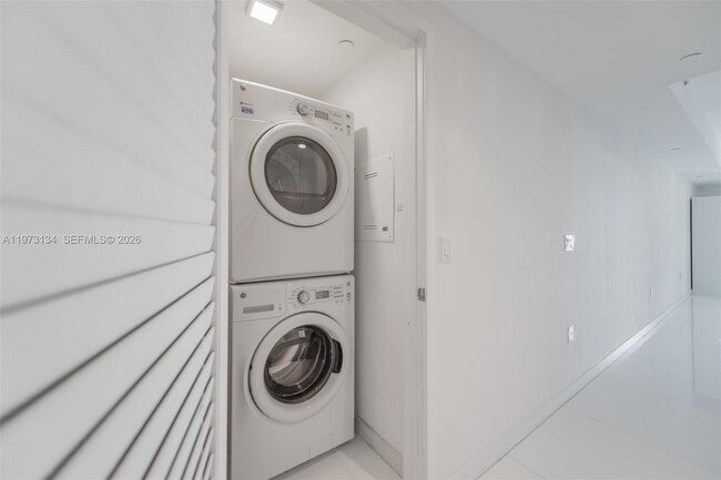 Building Photo - 1010 Brickell Ave