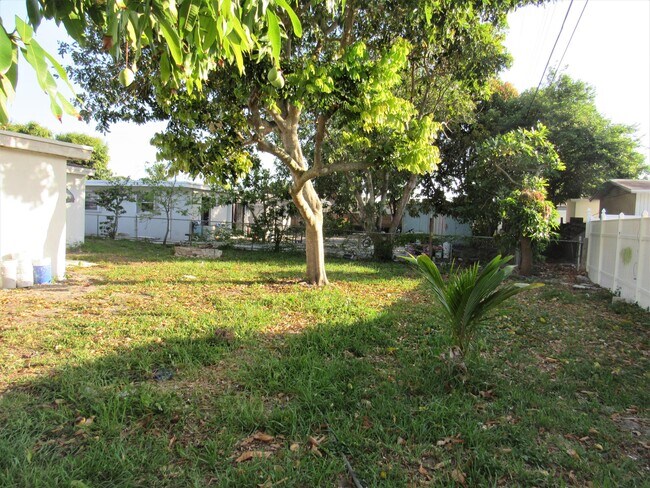 Building Photo - 431 Pensacola Dr