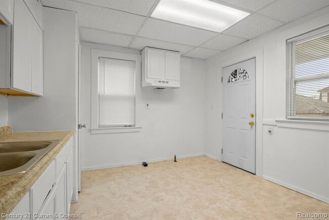 Building Photo - 415 Manistique St