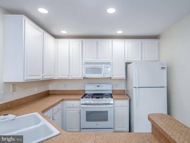 Building Photo - 12755 Fair Crest Ct